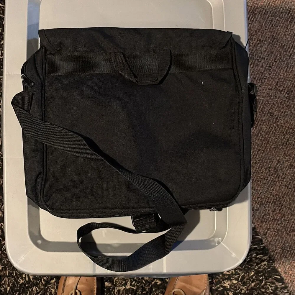 Perry Ellis Black Solid Shoulder/Messenger Laptop Bag w/ Adjustable Strap